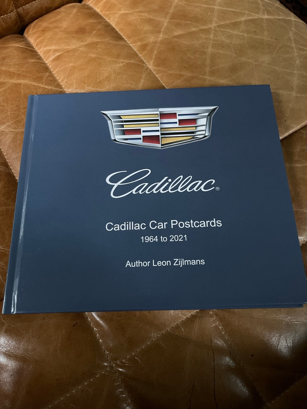 Cadillac Postkaarten Boek 1964-2021 - Leon Zijlmans, Boeken, Ophalen of Verzenden, Nieuw, Overige merken