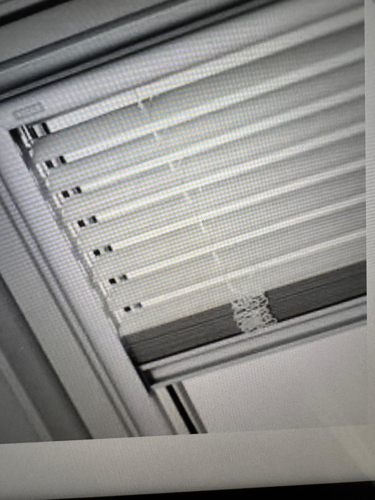 Witte velux jaloezie GGL M08, Ophalen, Zo goed als nieuw, Zilver, Jaloezie