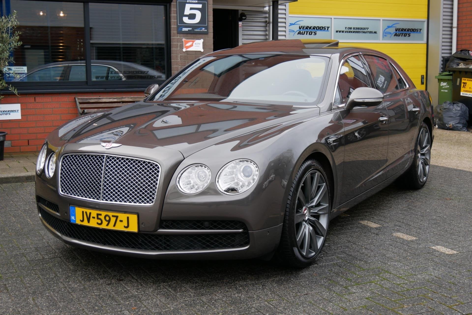 Bentley Flying Spur 4.0 V8. zeer compleet dealer onderhouden, Auto's, Bentley, Automaat, Euro 5, Gebruikt, Bi-Xenon koplampen