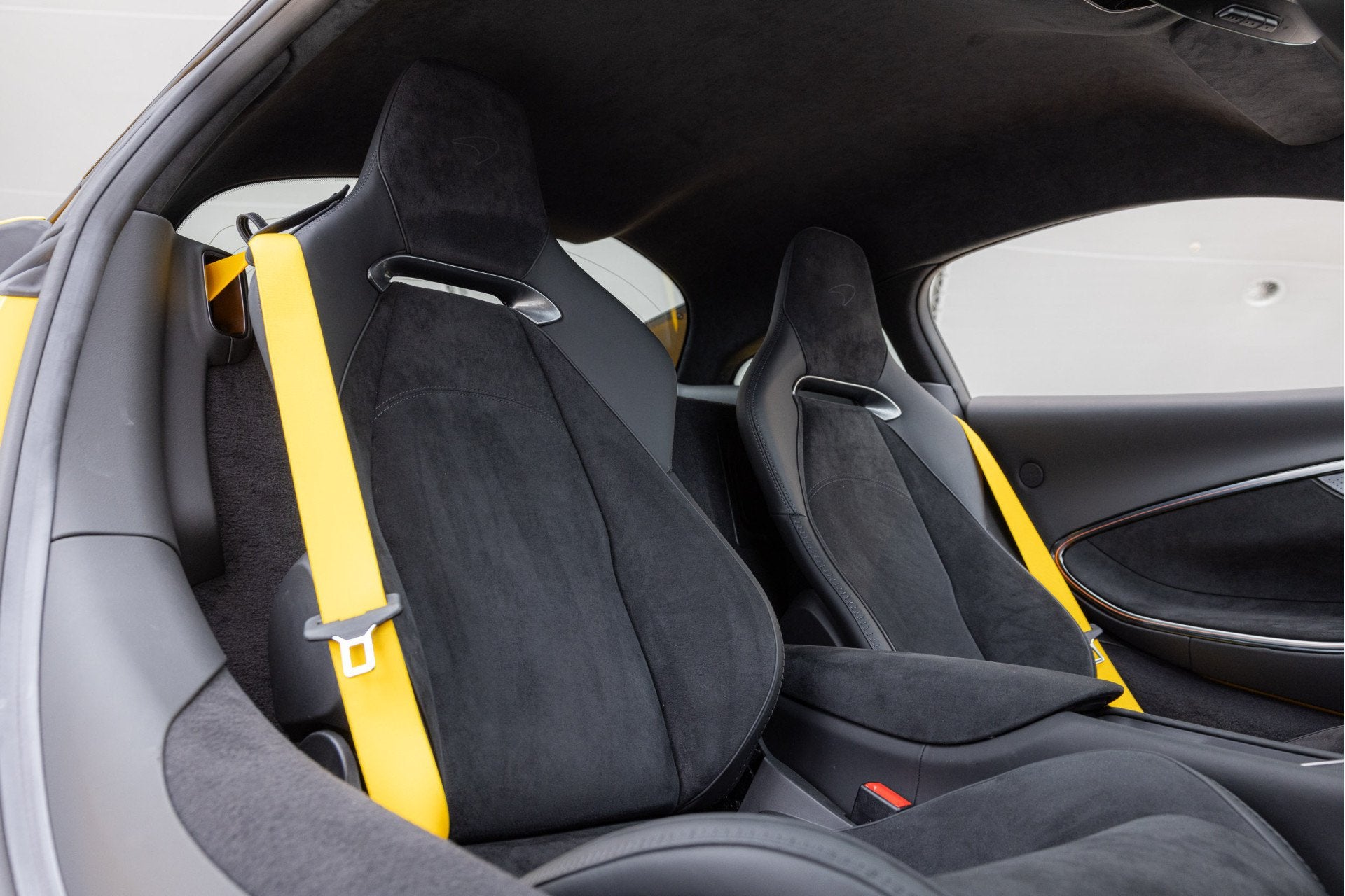 McLaren Artura 3.0 V6 Plug-in | 700pk | Volcano Yellow | Bla, Auto's, Gebruikt, 2993 cc, Alcantara, Bedrijf