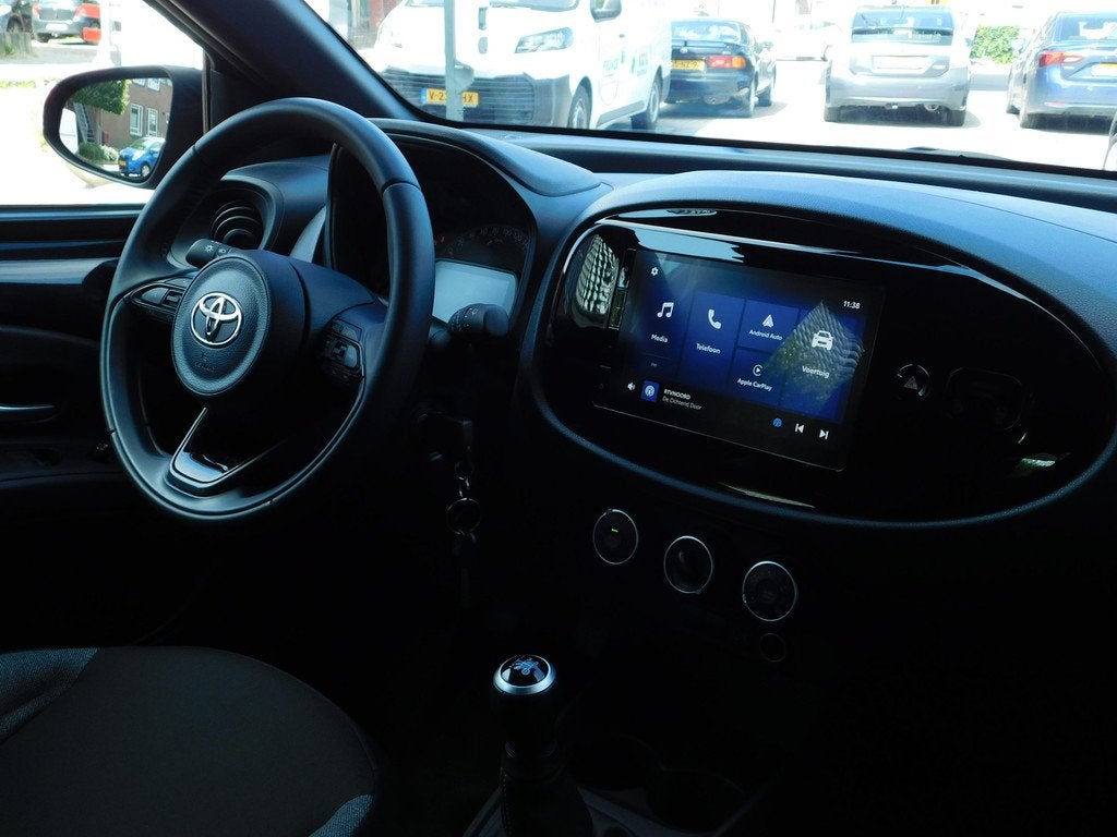 Toyota Aygo X 1.0 VVT-i MT Play (bj 2024), Auto's, 12 maanden, Stof, Gebruikt, Euro 6
