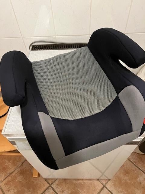 Kinderstoel (verhoging), Kinderen en Baby's, Autostoeltjes, Gebruikt, Overige merken, 15 t/m 36 kg, Autogordel, Zijbescherming
