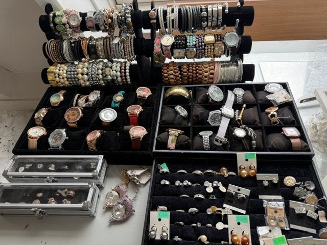 Partij Horloges Kettingen en Armbandjes, Polshorloge, Overige materialen, Nieuw, Ophalen