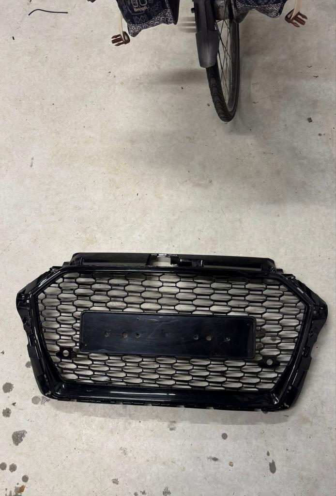 Audi A3 (bouwjaar 2017-2018) RS3 Look Grille Facelift, Gebruikt, Voor, Bumper, Audi