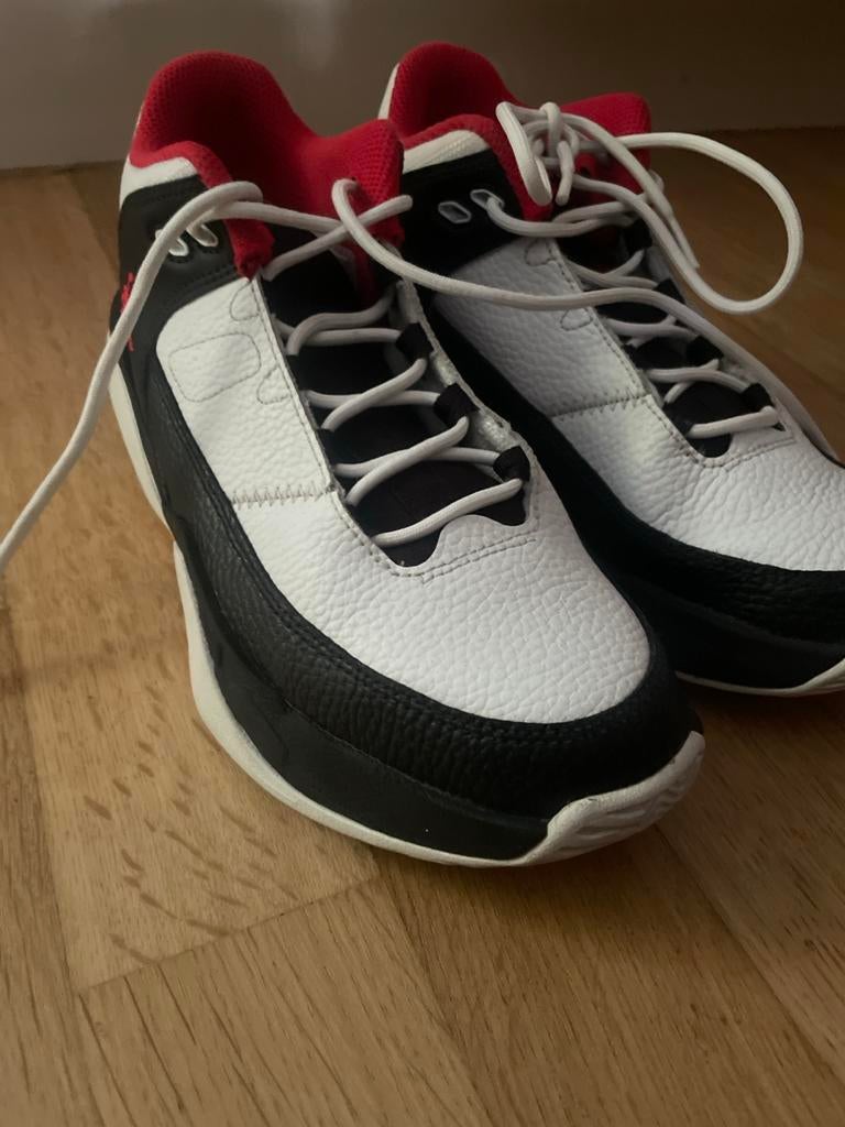 Jordan 3 Max Aura wit, zwart en rood - need gone asap, Ophalen of Verzenden, Zo goed als nieuw, Schoenen