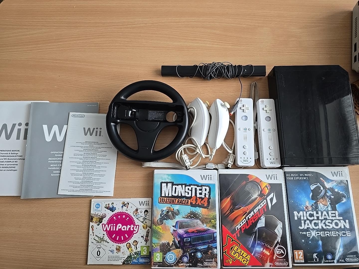 Nintendo Wii Zwart compleet | 2 controllers + 4 games, Spelcomputers en Games, Ophalen of Verzenden