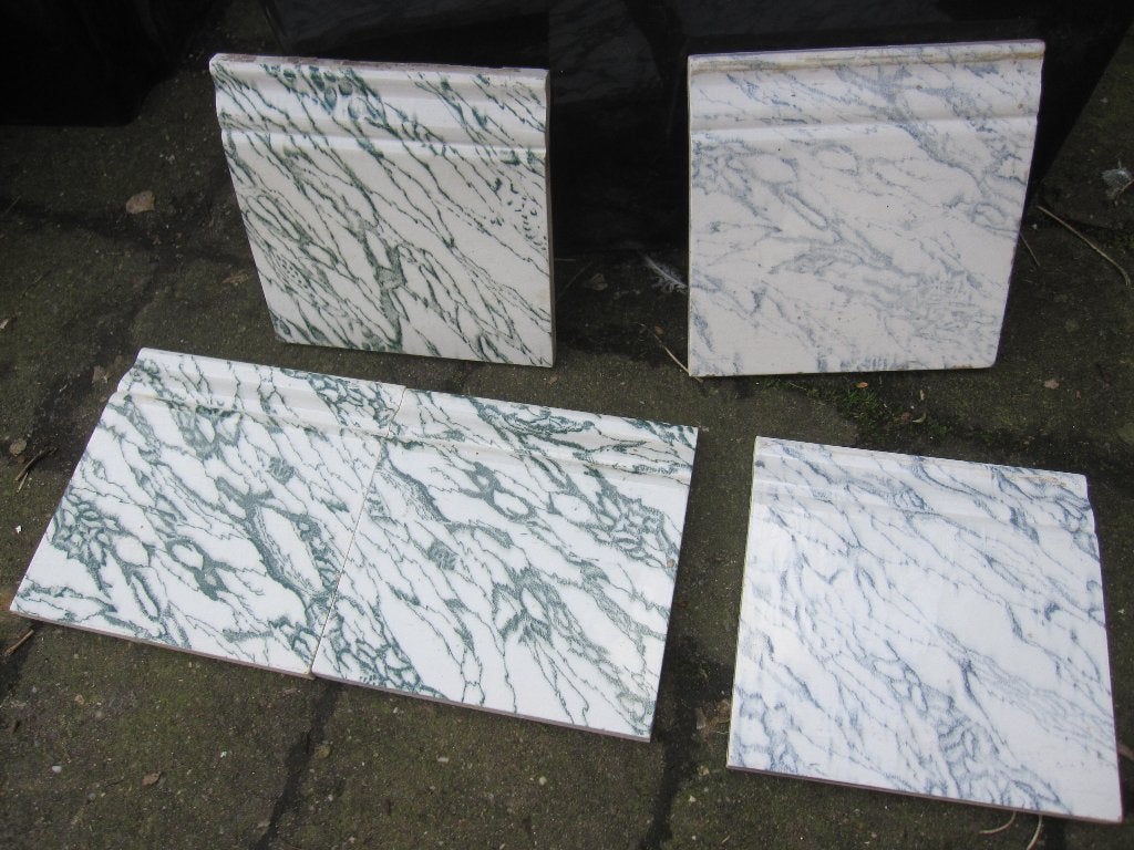 51 en 17 antieke muur plinten, gemarmerd grijsblauw en groen, Ophalen, Overige materialen, Zo goed als nieuw, Minder dan 100 cm