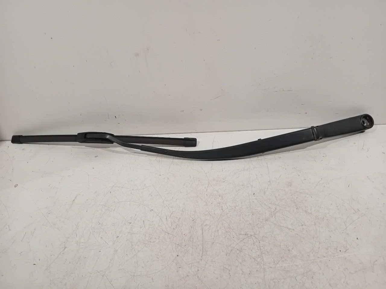 Ruitenwisserarm rechts voor Kia Cee'd, Onderdelen@venauto.nl, Van der Ven Autorecycling B.V., Ettenseweg 76, 4706 PB Roosendaal, The Netherlands