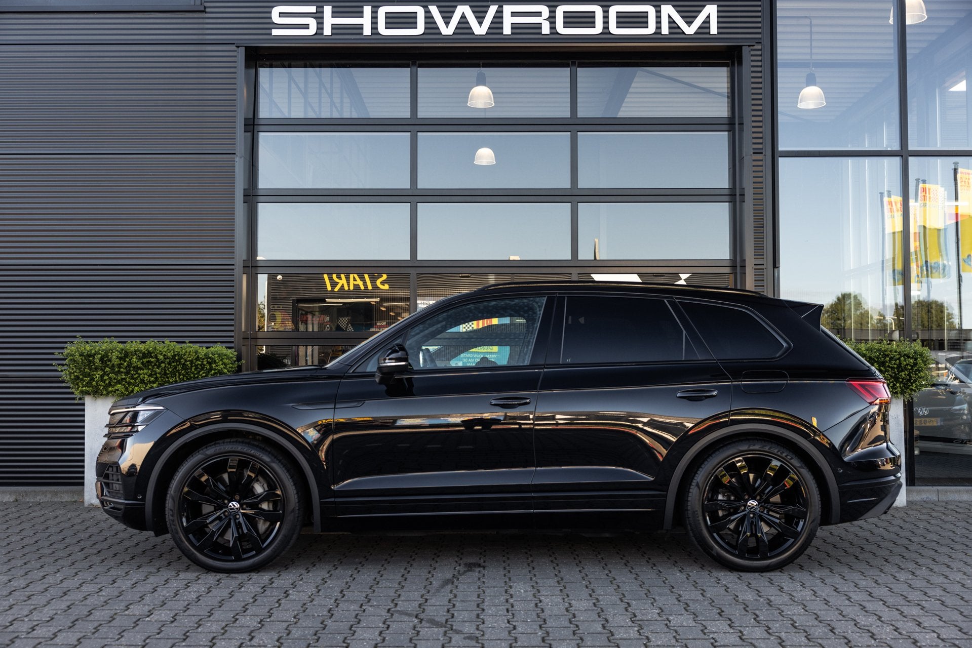 Volkswagen Touareg 3.0 TSi 4MOTION R, Pano, Massage, Trekhaa, Automaat, Dealer onderhouden, 14 kWh, Gebruikt