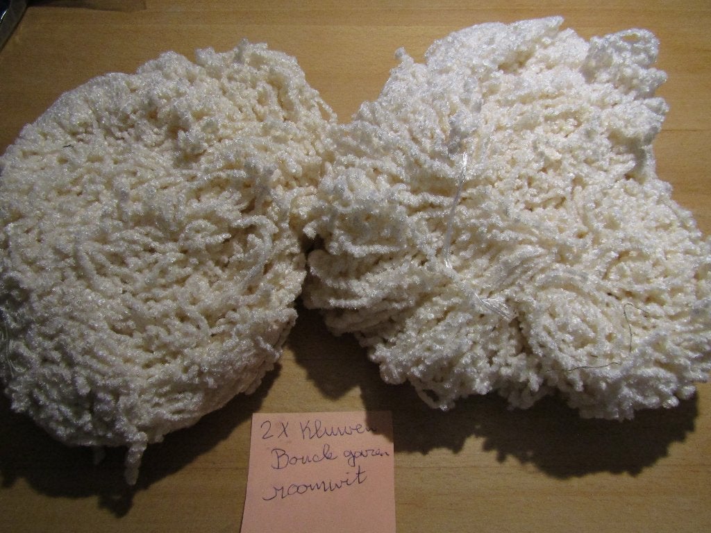 2 x Boucle Kluwen  Roomwit ., Hobby en Vrije tijd, Breien en Haken, Ophalen, Nieuw, Haken, Wol of Garen