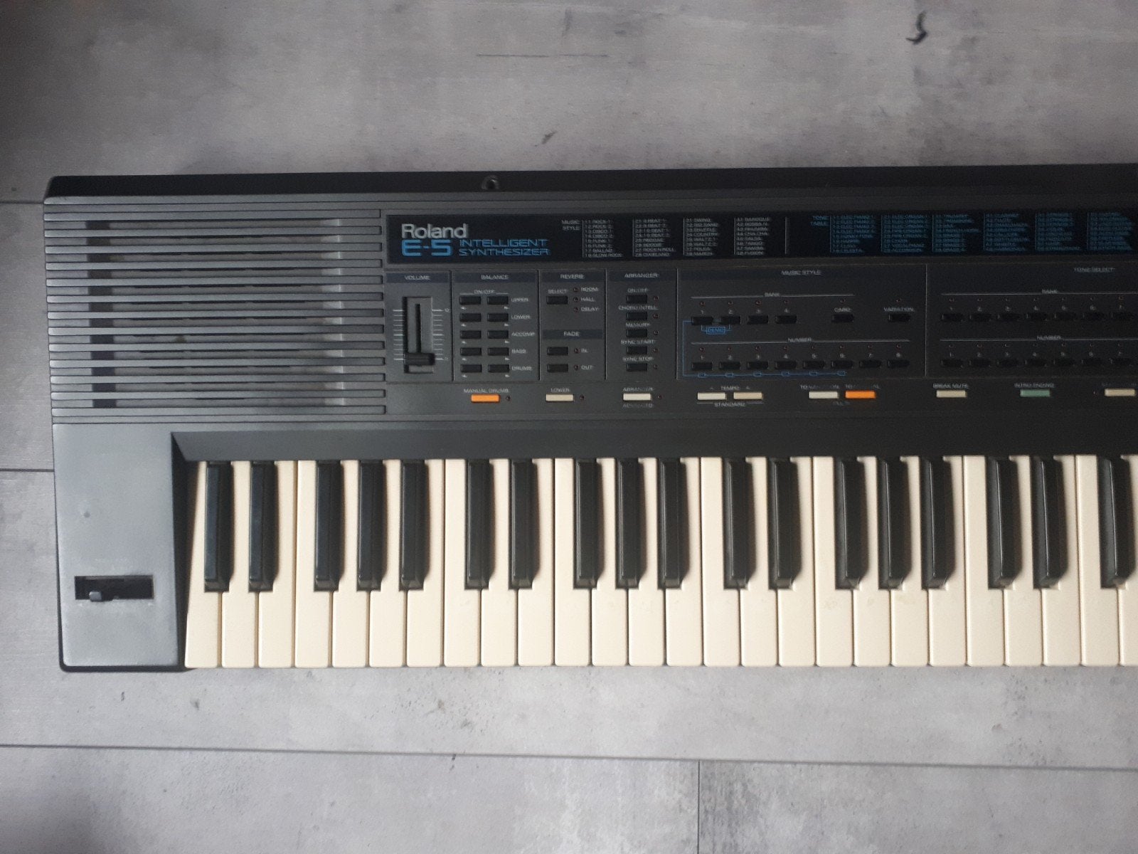 roland E5 vintage keyboard, Muziek en Instrumenten, Ophalen, Roland, Aanslaggevoelig, 61 toetsen