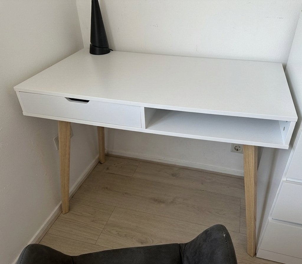 wit bureau met lade en opbergvak, Ophalen, Met lades, Spaanplaat of MDF, Zo goed als nieuw
