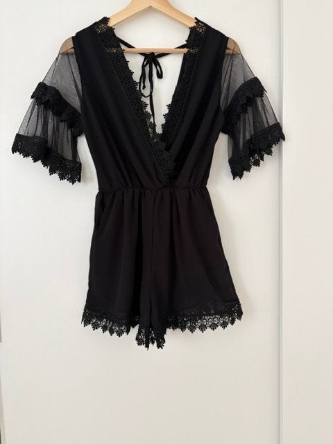 New Collection korte jumpsuit maat M, Kleding | Dames, Maat 38/40 (M), Verzenden, Zwart, Zo goed als nieuw