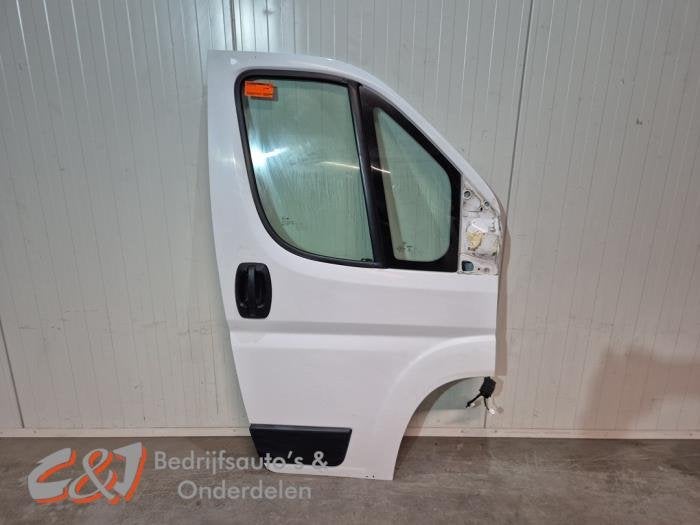 Portier 2Deurs rechts van een Fiat Ducato