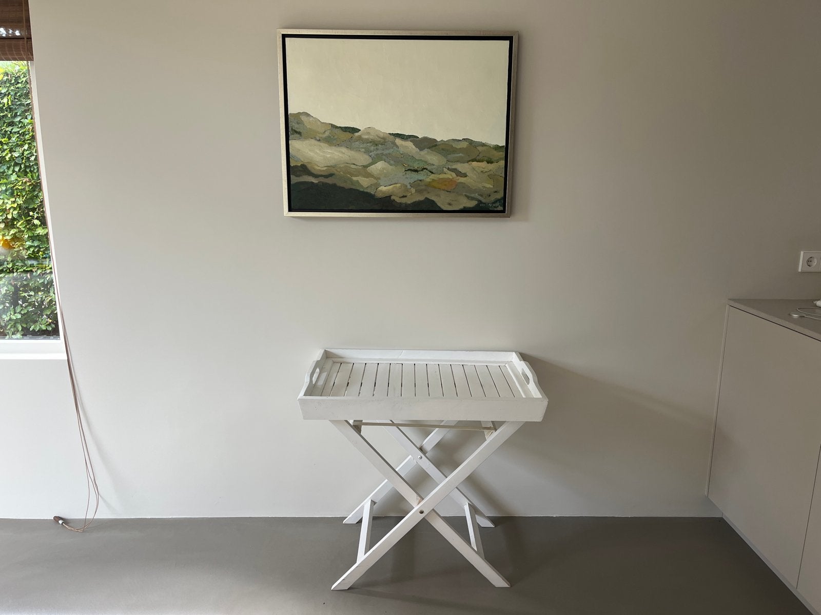 Witte bijzettafel met afneembaar dienblad
