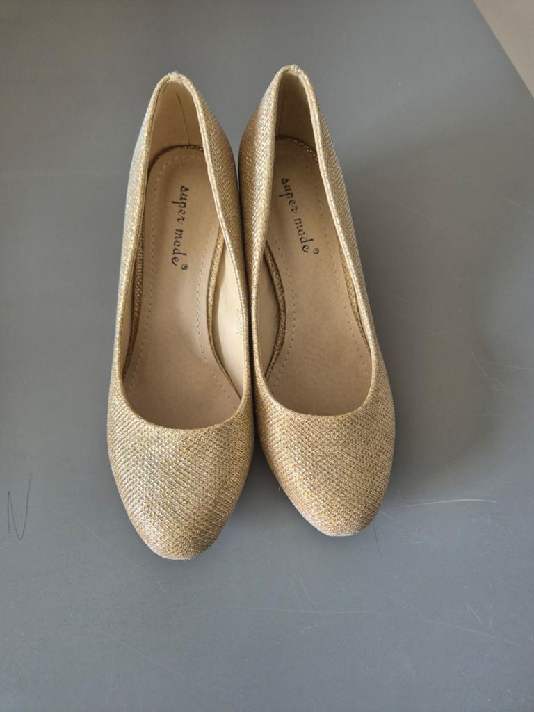 Gouden Super Mode Damesschoenen - Maat 37, Kleding | Dames, Schoenen, Super Mode, Schoenen met lage hakken, Overige kleuren, Nieuw