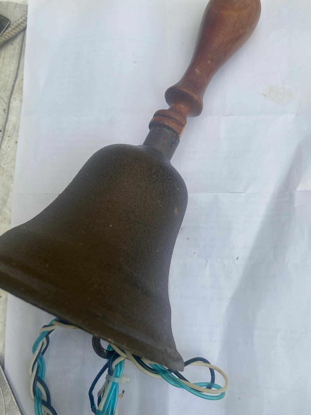 Antieke handbel met houten handvat, Ophalen of Verzenden