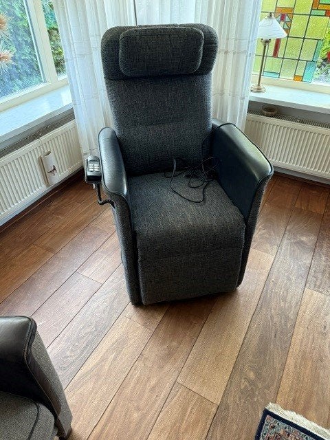 Elektrische sta-op stoel / Relaxfauteuil, Ophalen, Gebruikt, 75 tot 100 cm, 50 tot 75 cm