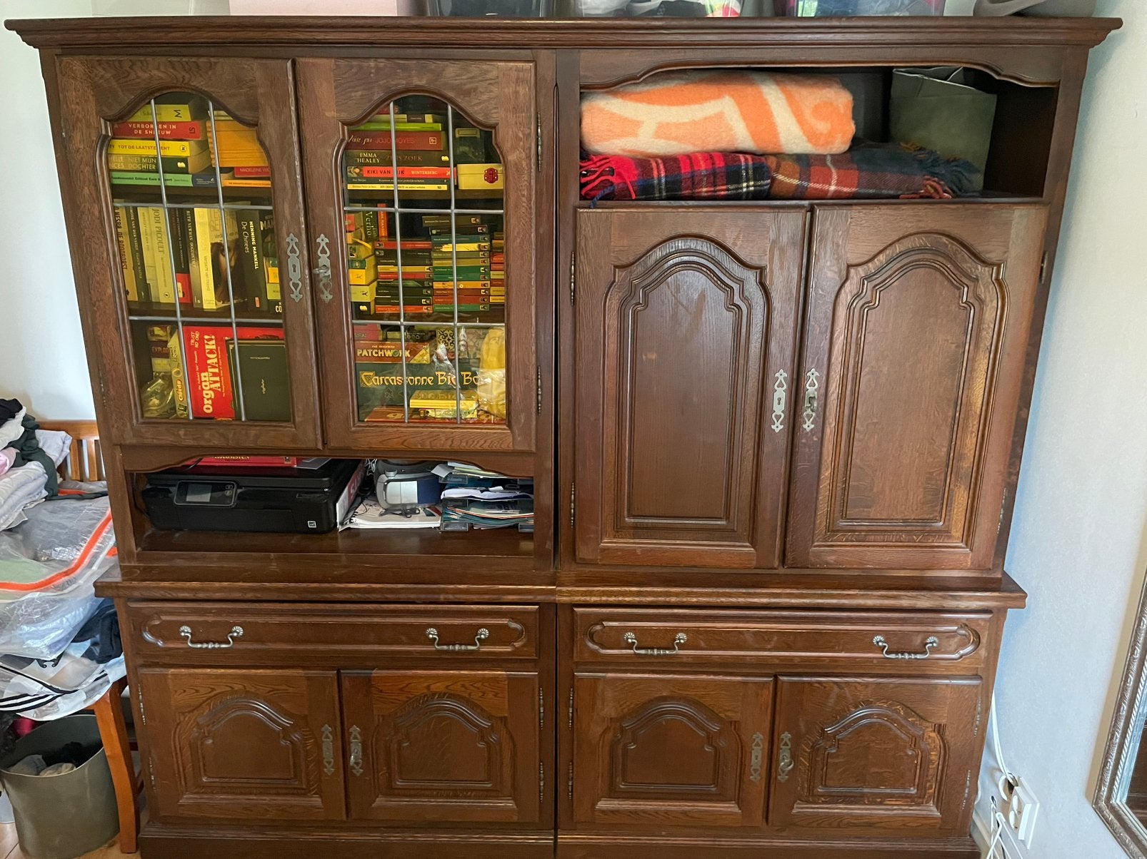 Oude buffetkast - bruin, Huis en Inrichting, Kasten | Buffetkasten, Ophalen, Met deur(en), 150 tot 200 cm, Zo goed als nieuw