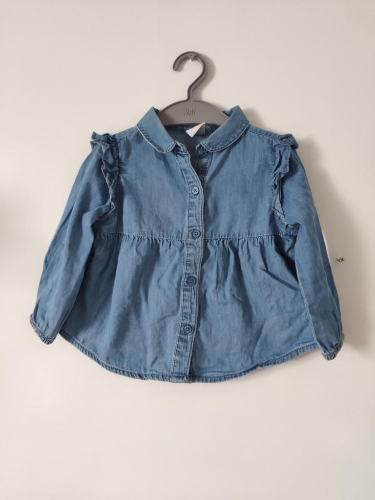 Hema denim blouse met ruffles en lange mouwen 86-92 als nieu, Kinderen en Baby's, Babykleding | Maat 86, Meisje, Ophalen of Verzenden