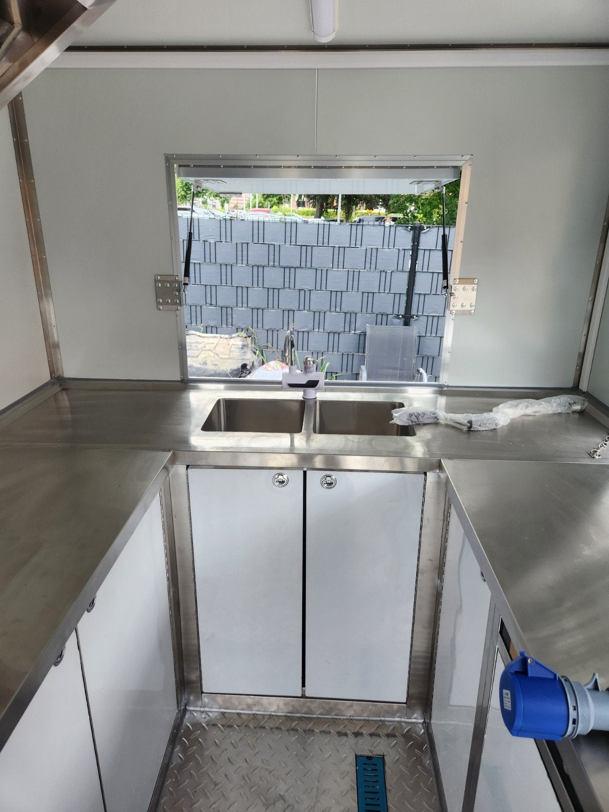 Foto 24 van Nieuwe Foodtrailer/Verkoopwagen - Direct Beschikbaar