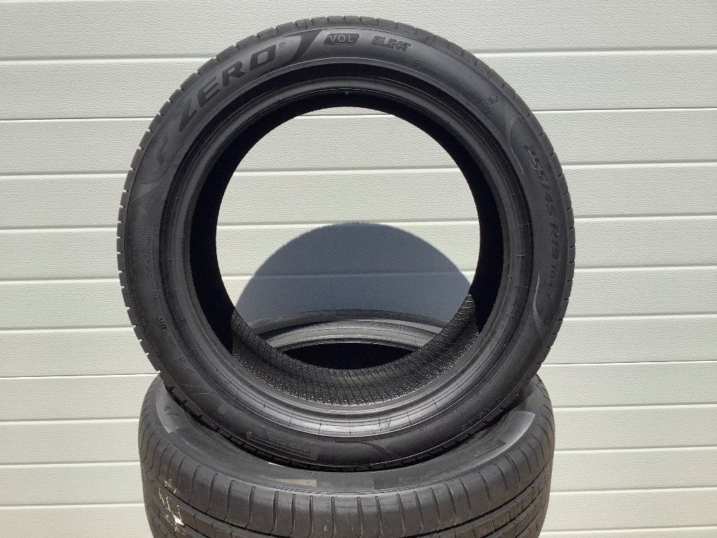 Volvo XC40 EX40 C40 2 x 235 50 19 en 2 x 255 45 19 nieuw, 255 mm, Nieuw, Band(en), Personenwagen