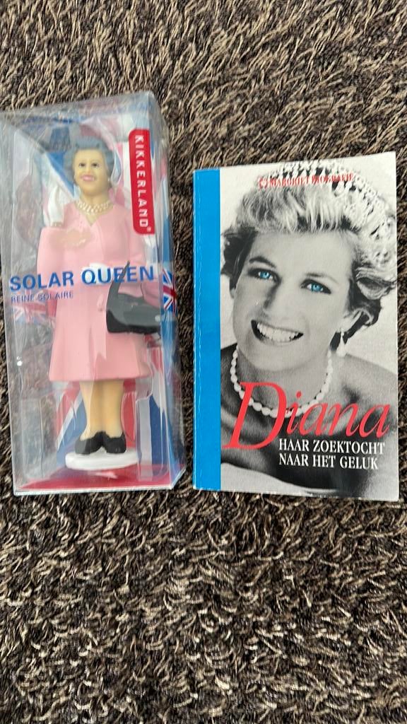 Prinses Diana en de Queen v Engeland, Verzamelen, Koninklijk Huis en Royalty, Ophalen, Zo goed als nieuw