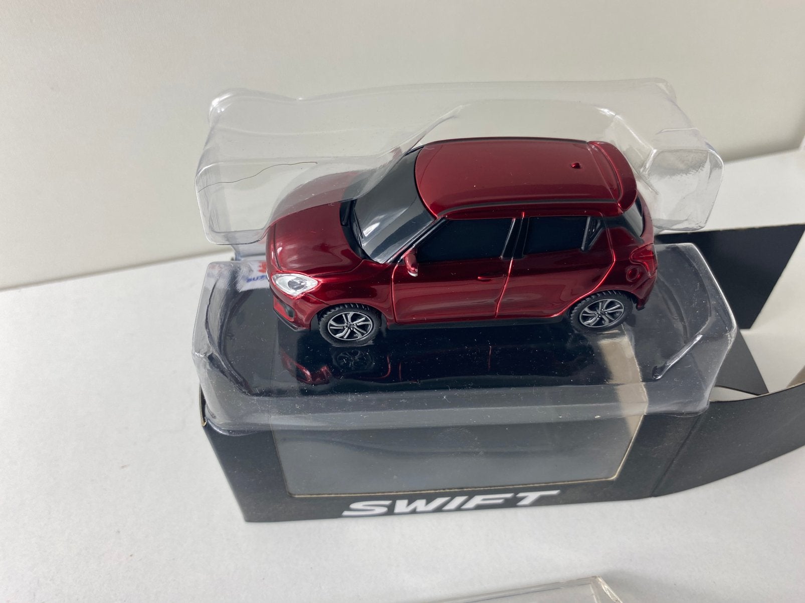 1:43 SUZUKI SWIFT 5deurs-Suzuki factory promo--civiel versie, Hobby en Vrije tijd, Ophalen of Verzenden, Nieuw, Auto, Overige merken