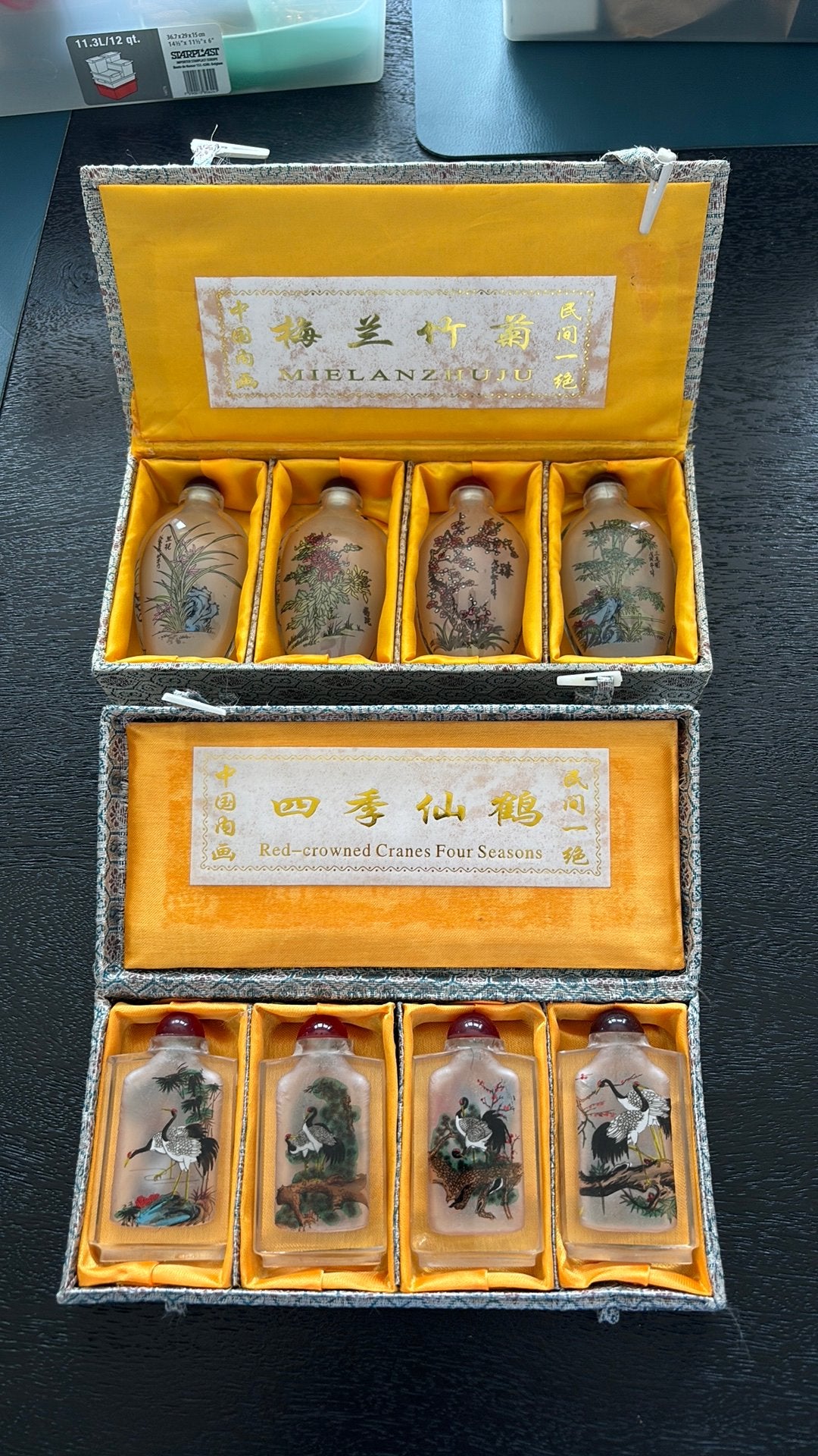 8 Chinese snuff bottles | 2 complete sets in originele dozen, Ophalen of Verzenden