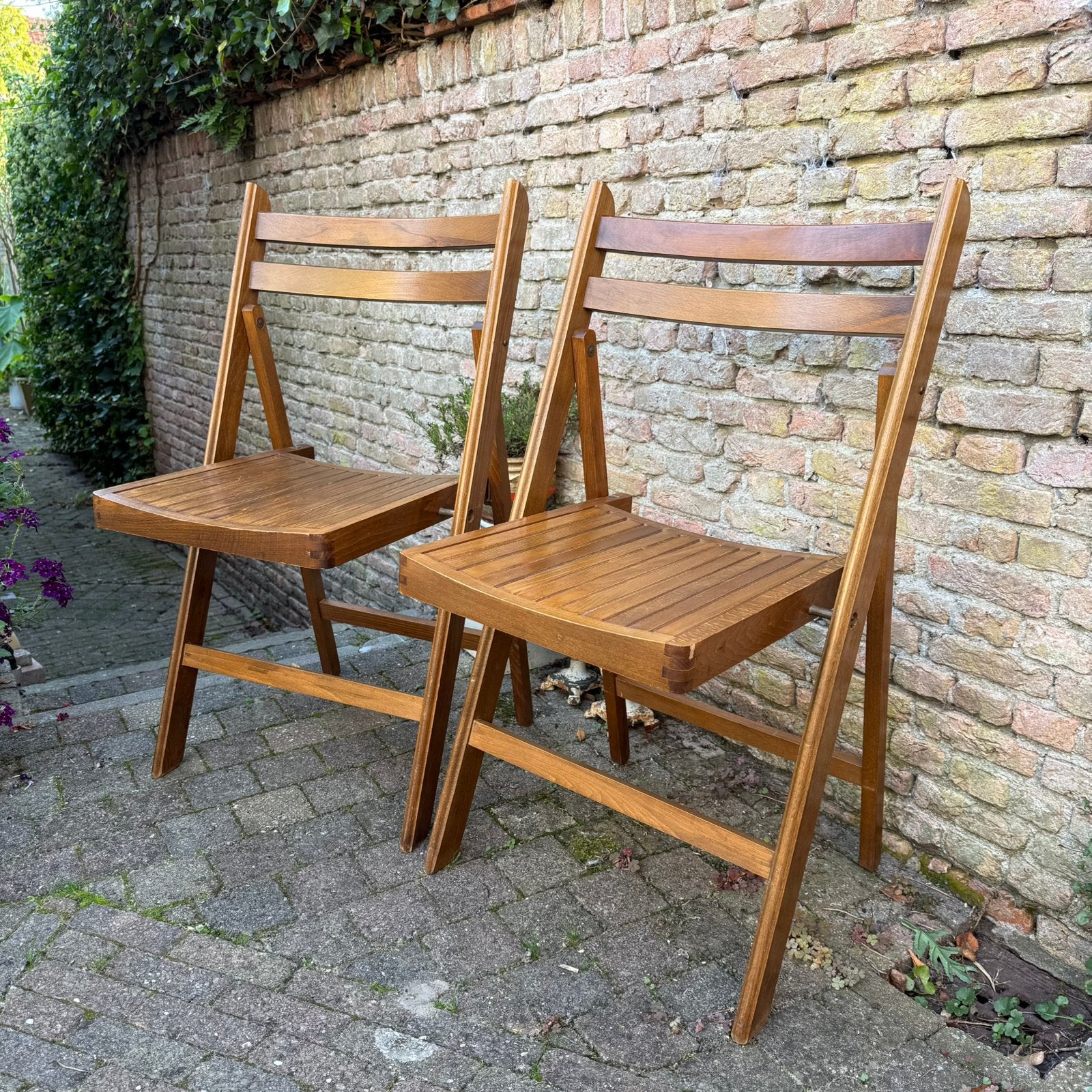 2 houten klapstoelen, beuken, vintage, jr 60/70, netjes, Huis en Inrichting, Ophalen, Zo goed als nieuw, Bruin