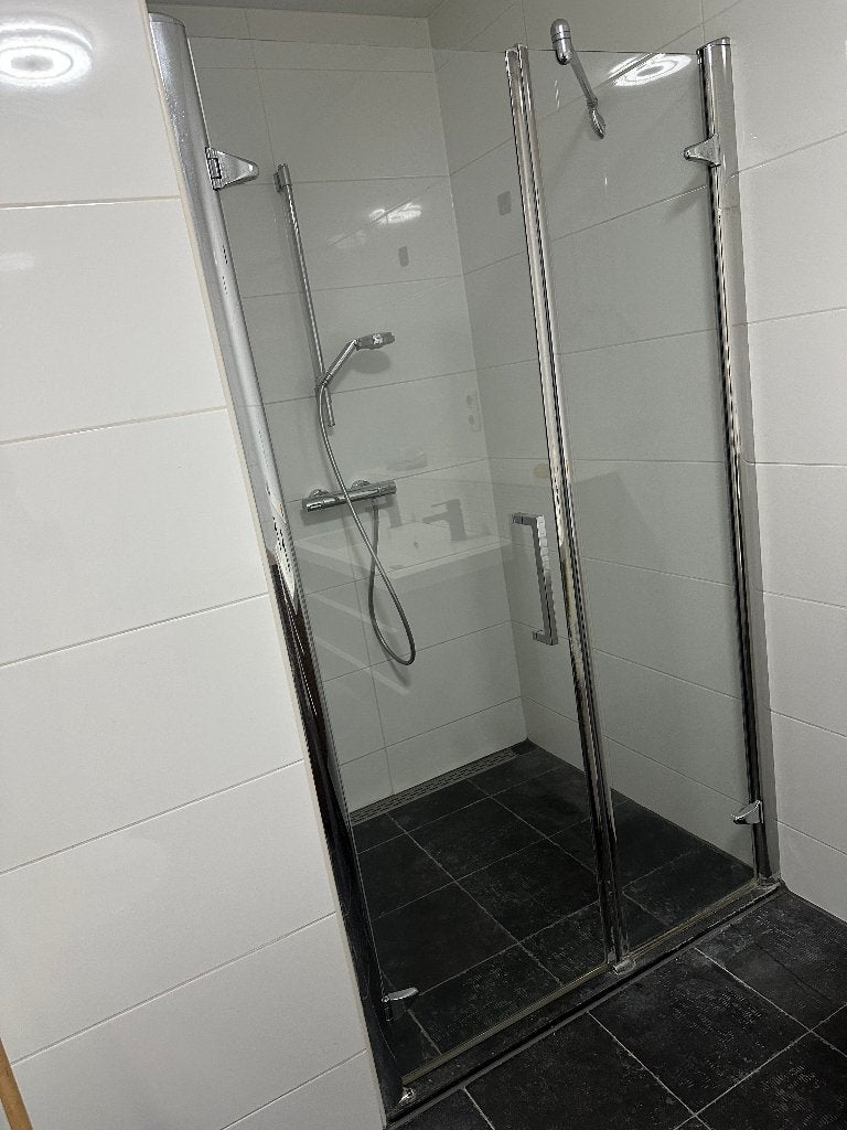 Glazen douche wand met draaibaar paneel, Doe-het-zelf en Verbouw, Ophalen, Gebruikt, Glas, Douche
