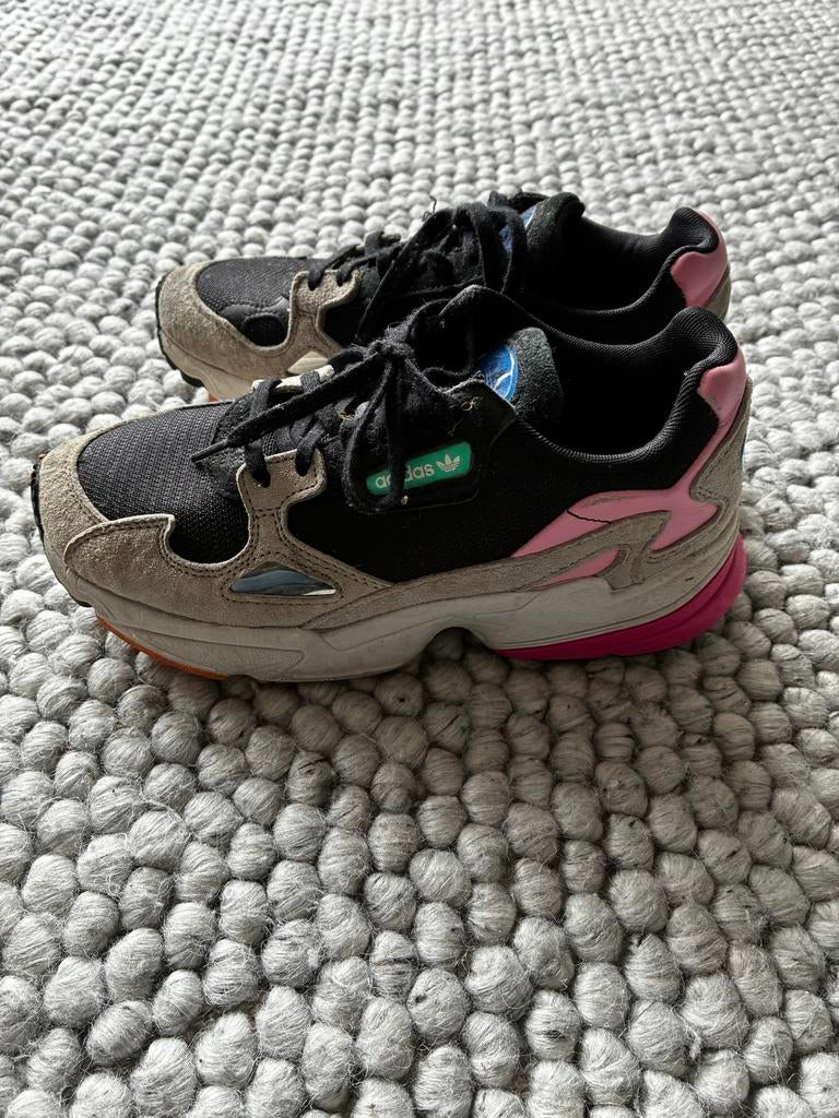 Adidas Falcon Sneakers maat 38 - Zwart, Roze, Beige, Zwart, Ophalen of Verzenden, Sneakers of Gympen, Gedragen