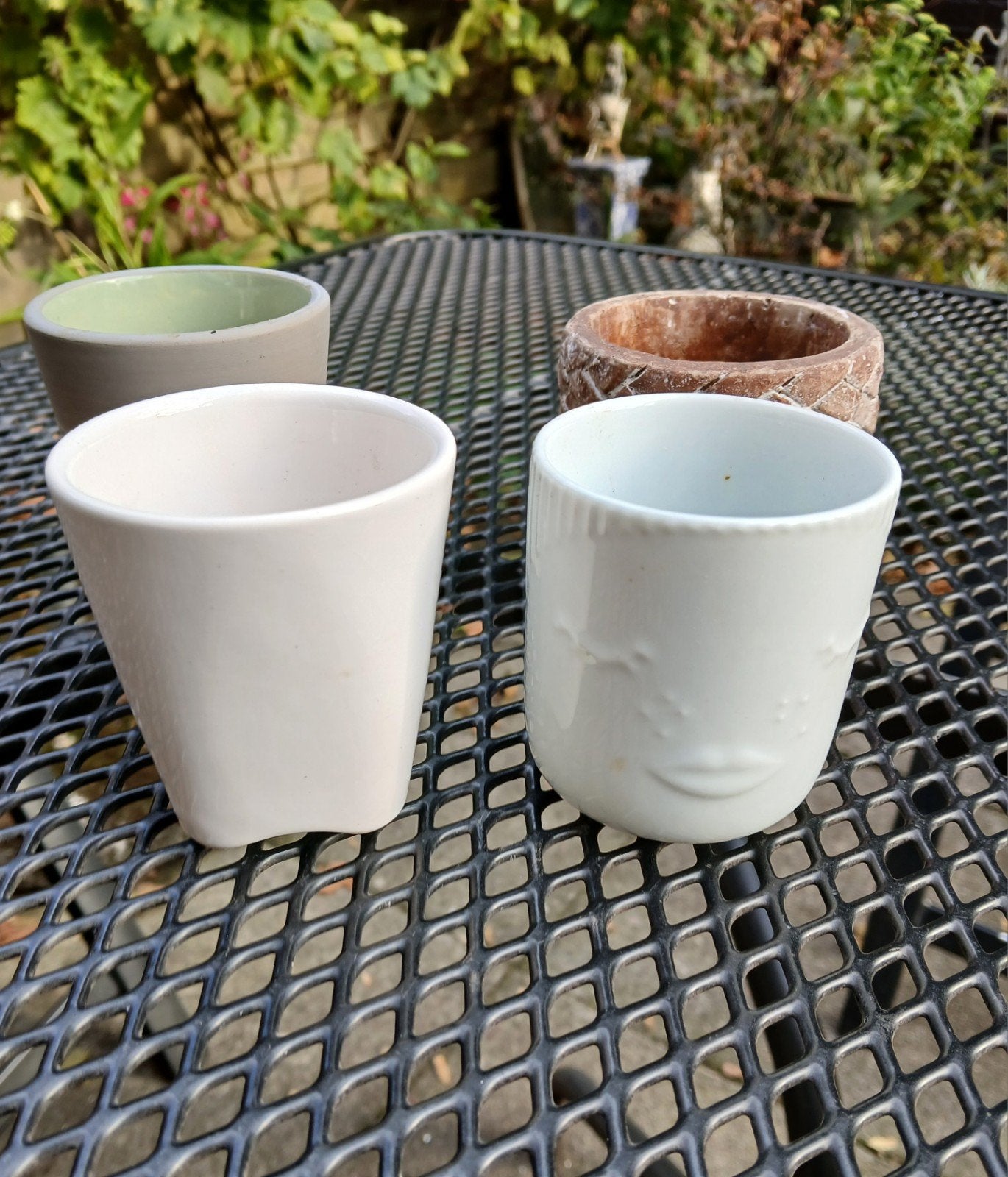 4 kleine (cactus) potjes, Gebruikt, Rond, Ophalen of Verzenden, Aardewerk