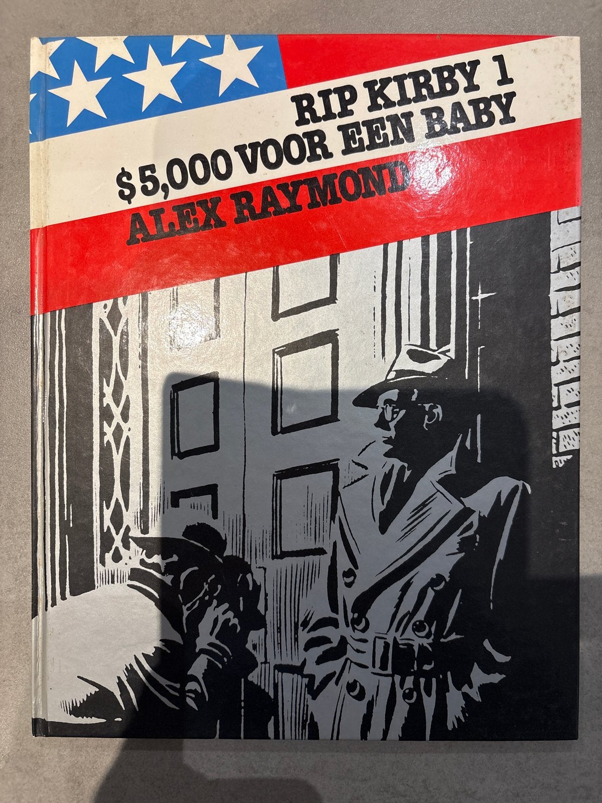 Rip Kirby 1: $5,000 voor een Baby - Alex Raymond, Boeken, Eén stripboek, Ophalen of Verzenden, Gelezen