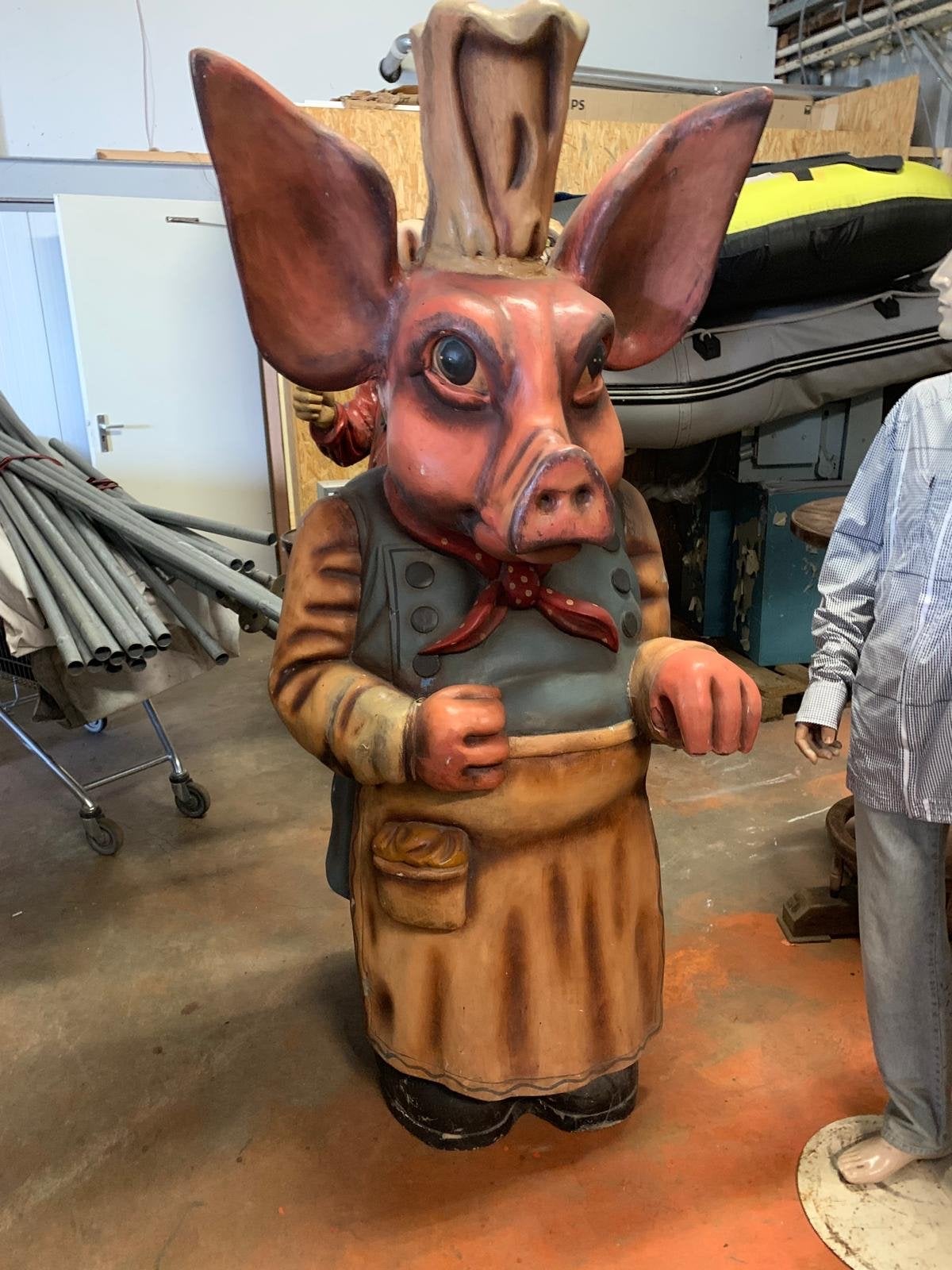 Grote kok varken decoratiefiguur, Ophalen