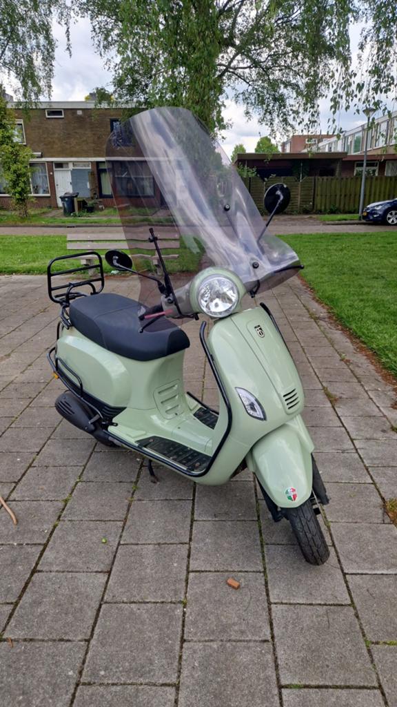 Zeer nette scooter, goed onderhouden, Ophalen of Verzenden, Zo goed als nieuw, Benzine, Overige merken