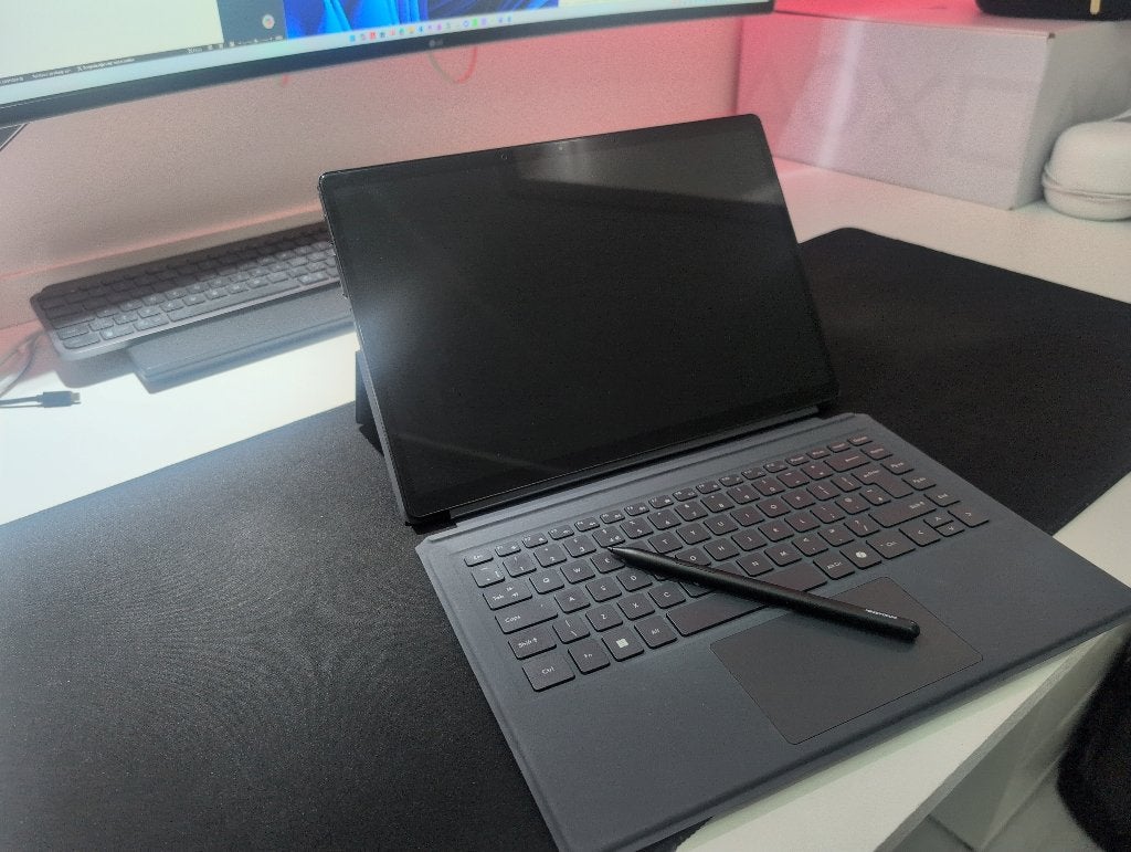 Minisforum V3 tablet AMD 8840U, 8C/16T, 32GB LPDDR5, 1TB SSD, 32 GB, Ophalen of Verzenden, Zo goed als nieuw, AMD Ryzen 7
