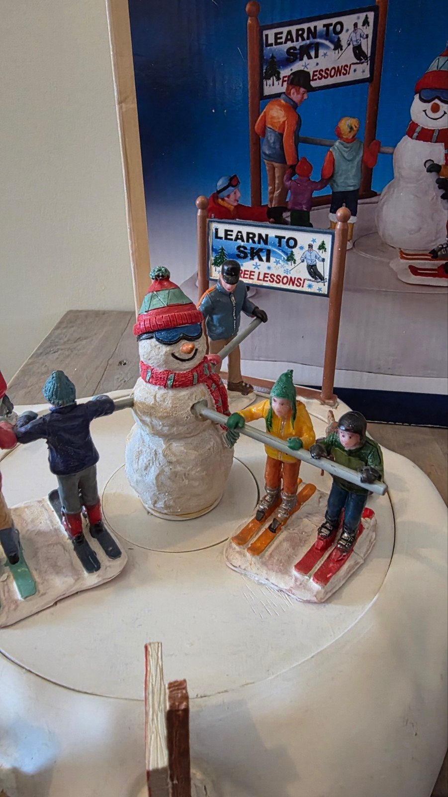 Lemax Learning to ski, Ophalen, Zo goed als nieuw