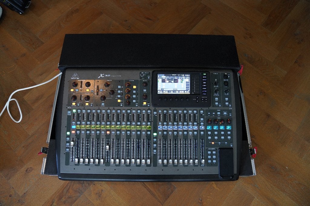 Behringer X32 met S32 stagebox en Ethercon haspel, Ophalen, Zo goed als nieuw, 20 kanalen of meer, Microfooningang