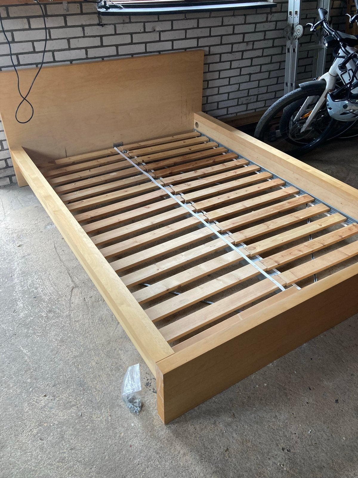 Bed met lattenbodem - 140 x 200cm - gratis!, Ophalen, Gebruikt, 90 cm, 200 cm