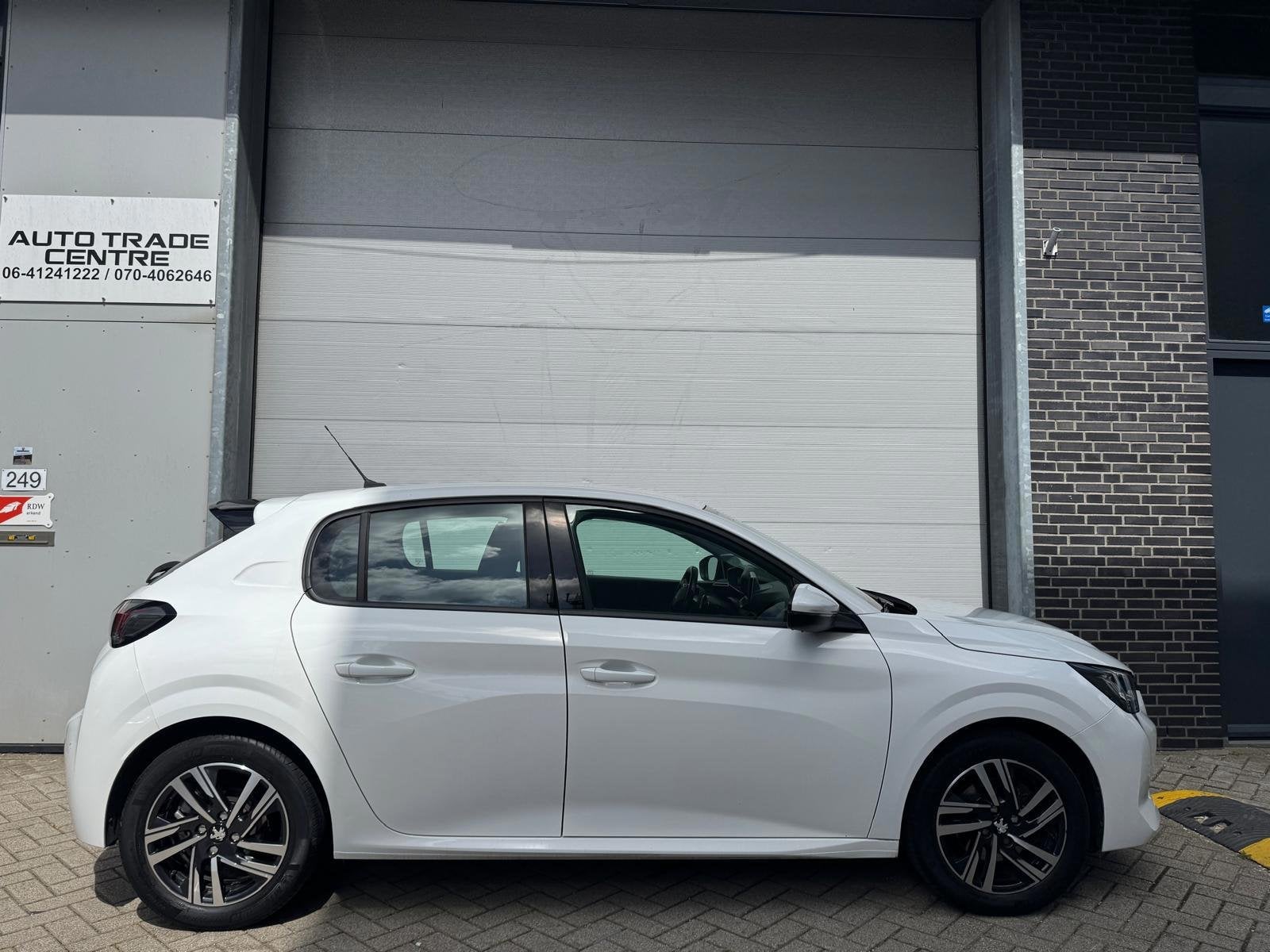 Peugeot 208 1.2 PureTech Allure [AUT | Dealer OH | Virtual |, Auto's, Peugeot, 101 pk, Gebruikt, Leder en Stof, Origineel Nederlands