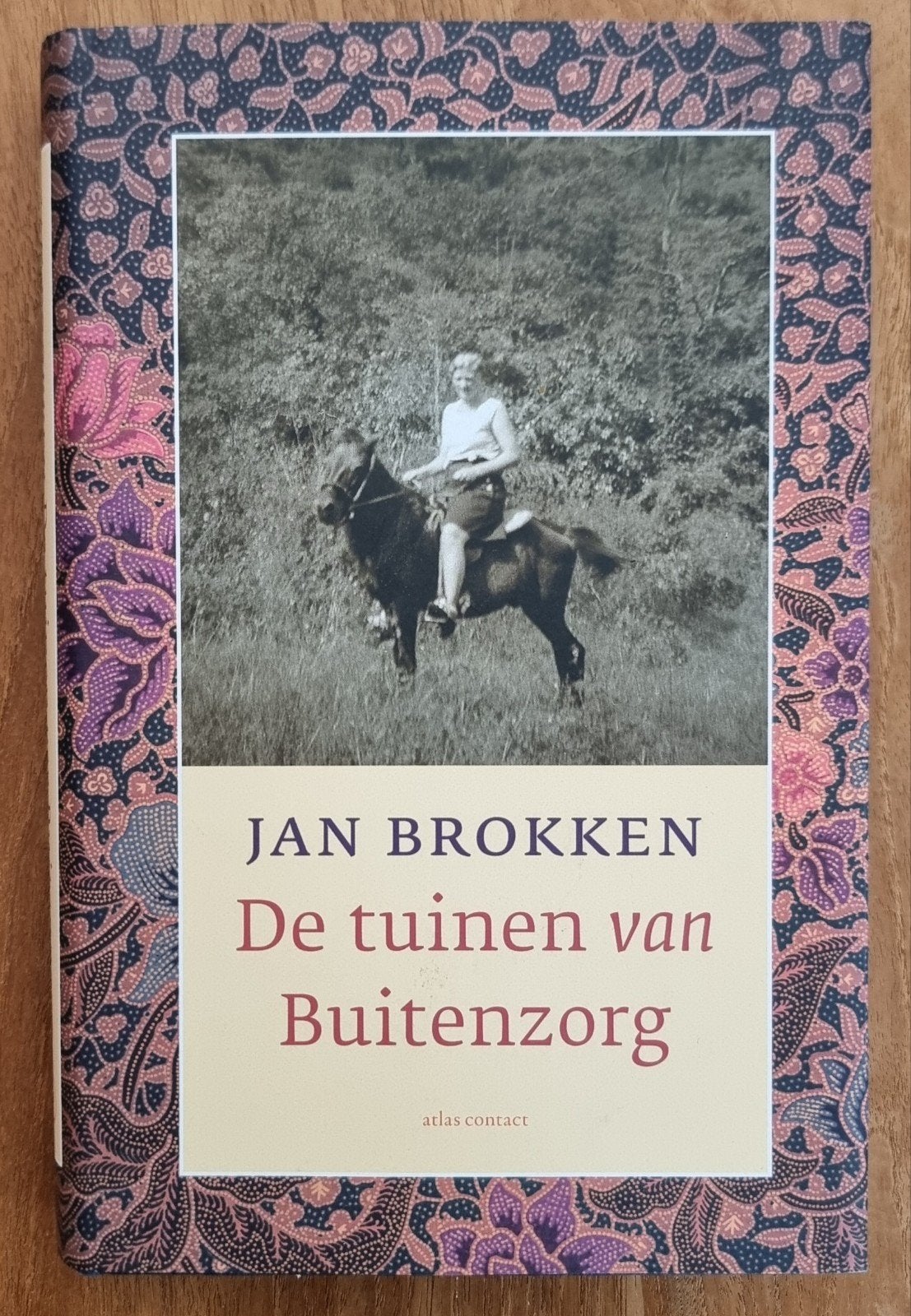 De tuinen van Buitenzorg - Jan Brokken - Indonesië - IZGST, Ophalen of Verzenden, Zo goed als nieuw, Jan Brokken, Nederland