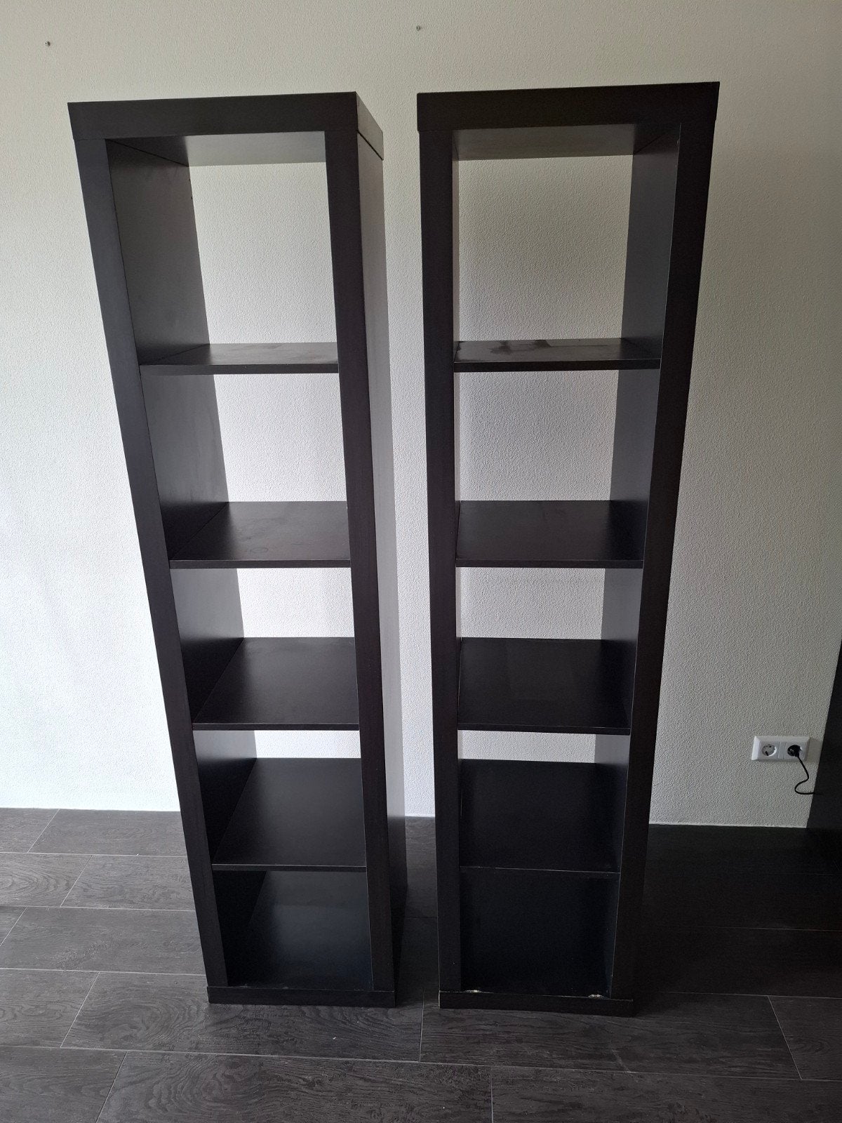 Set van 2 donkerbruine smalle ikea boekenkasten, Huis en Inrichting, Kasten | Boekenkasten, Ophalen, Met plank(en), Minder dan 50 cm