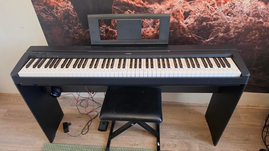 Yamaha P-45 digitale piano + onderstel | 88 gewogen toetsen, Muziek en Instrumenten, Ophalen, Gebruikt, Zwart