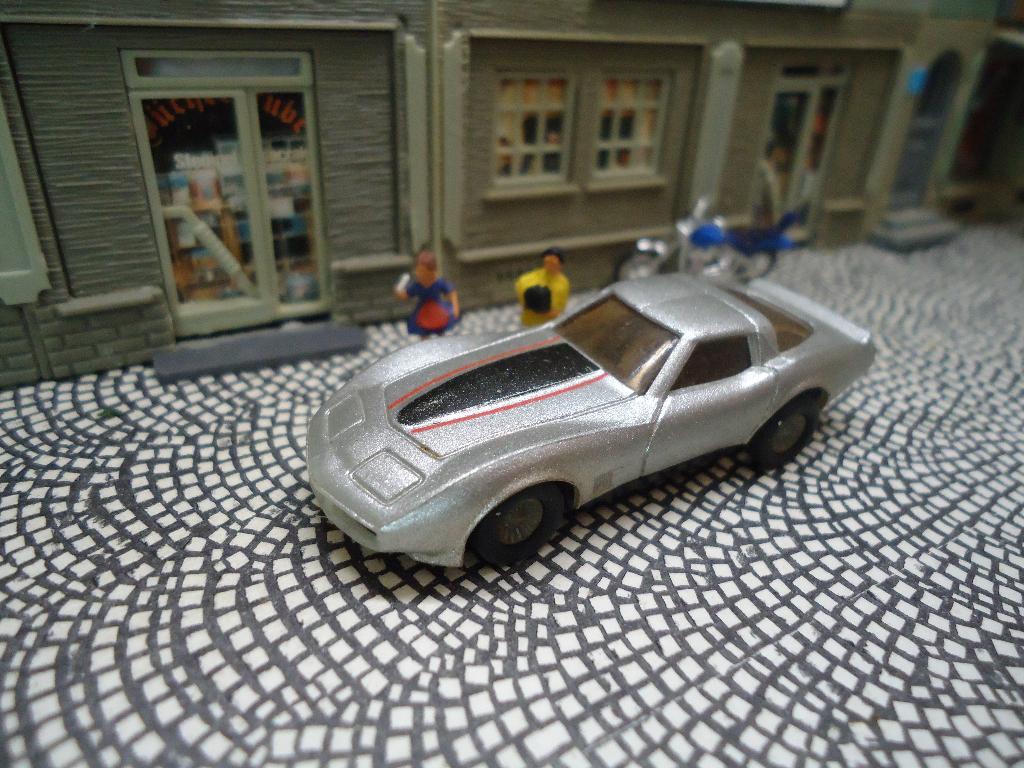 1:85 Chevrolet Corvette C3 - JRI Hong Kong Friction, Hobby en Vrije tijd, Modelauto's | 1:87, Ophalen of Verzenden, Gebruikt, Auto