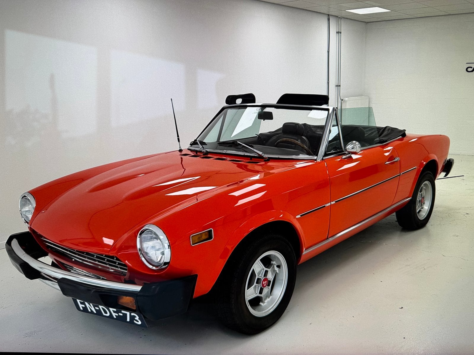 Fiat 124 1.8 Sport Spider 1975 Rood, Auto's, Fiat, Achterwielaandrijving, Zwart, Cabriolet, Handgeschakeld