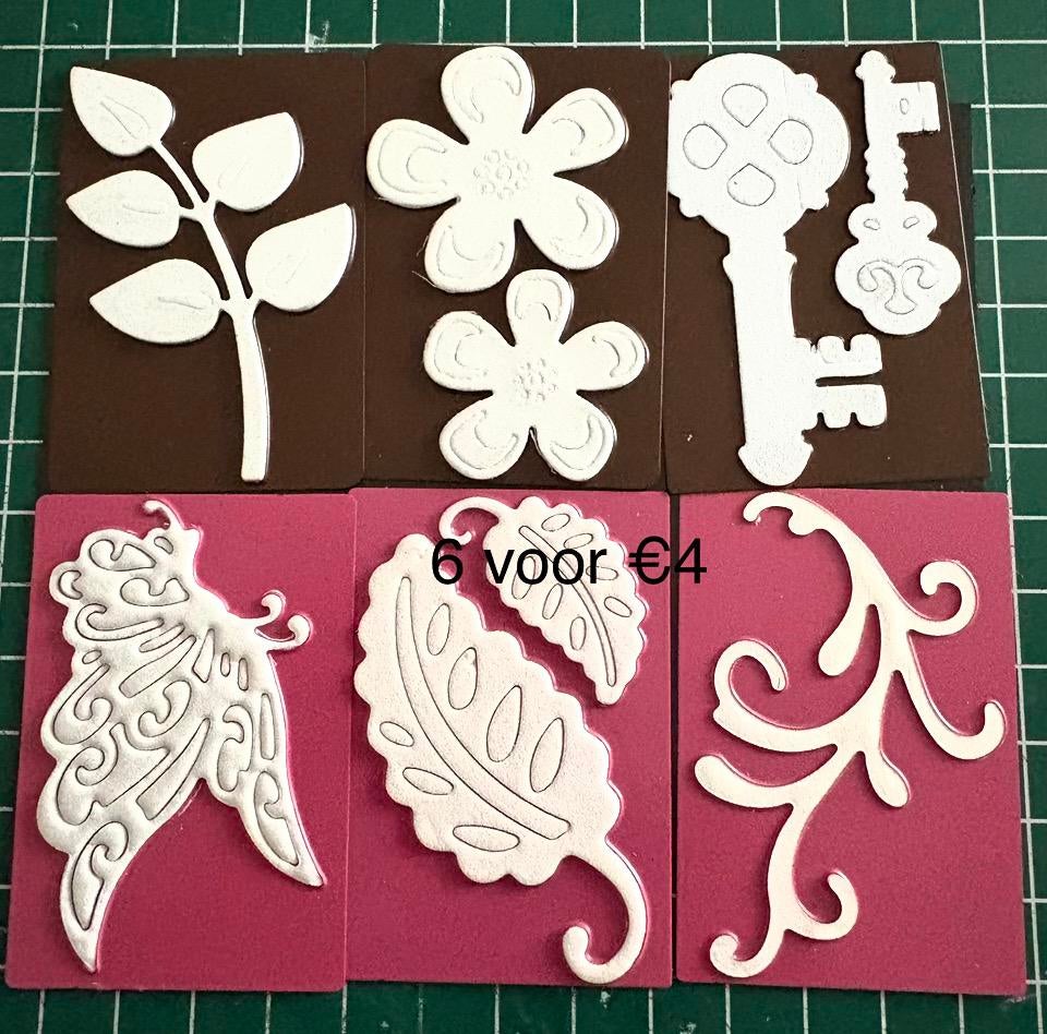 Embossing Dies Set snij en embos Bloemen, Bladeren, Sleutel, Ophalen of Verzenden, Zo goed als nieuw, Overige thema's, Pons of Mal