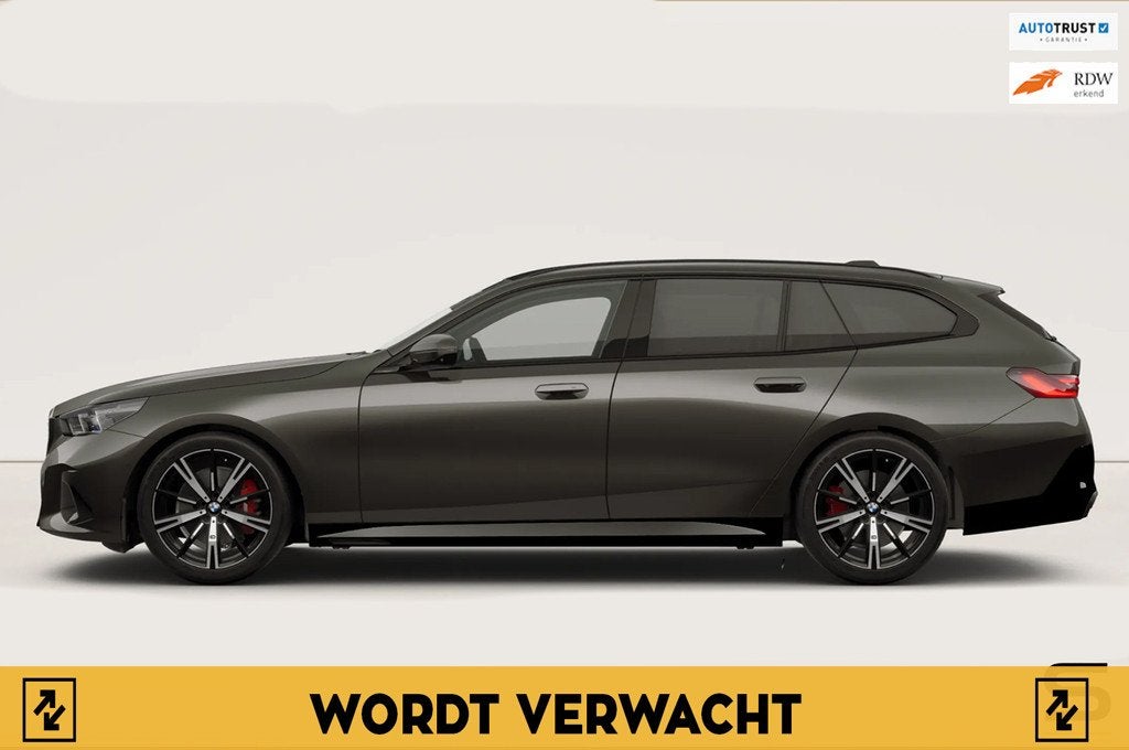 BMW 5-serie Touring 550e xDrive|Full|B&W|Fiscaal aantrekkeli, Auto's, BMW, Automaat, Zwart, Origineel Nederlands, 489 pk