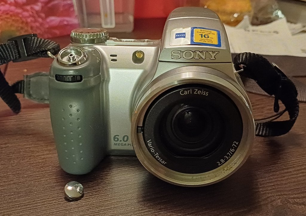 Sony DSC-H2 digitale camera zilver - met defect, Ophalen of Verzenden, 8 keer of meer, 6 megapixels, Sony
