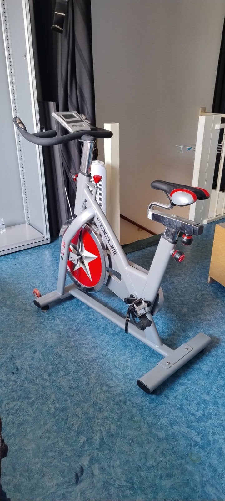 Spinningfiets Focus - Ophalen op zolder (2 trappen), Sport en Fitness, Fitnessapparatuur, Ophalen, Gebruikt, Benen, Spinningfiets